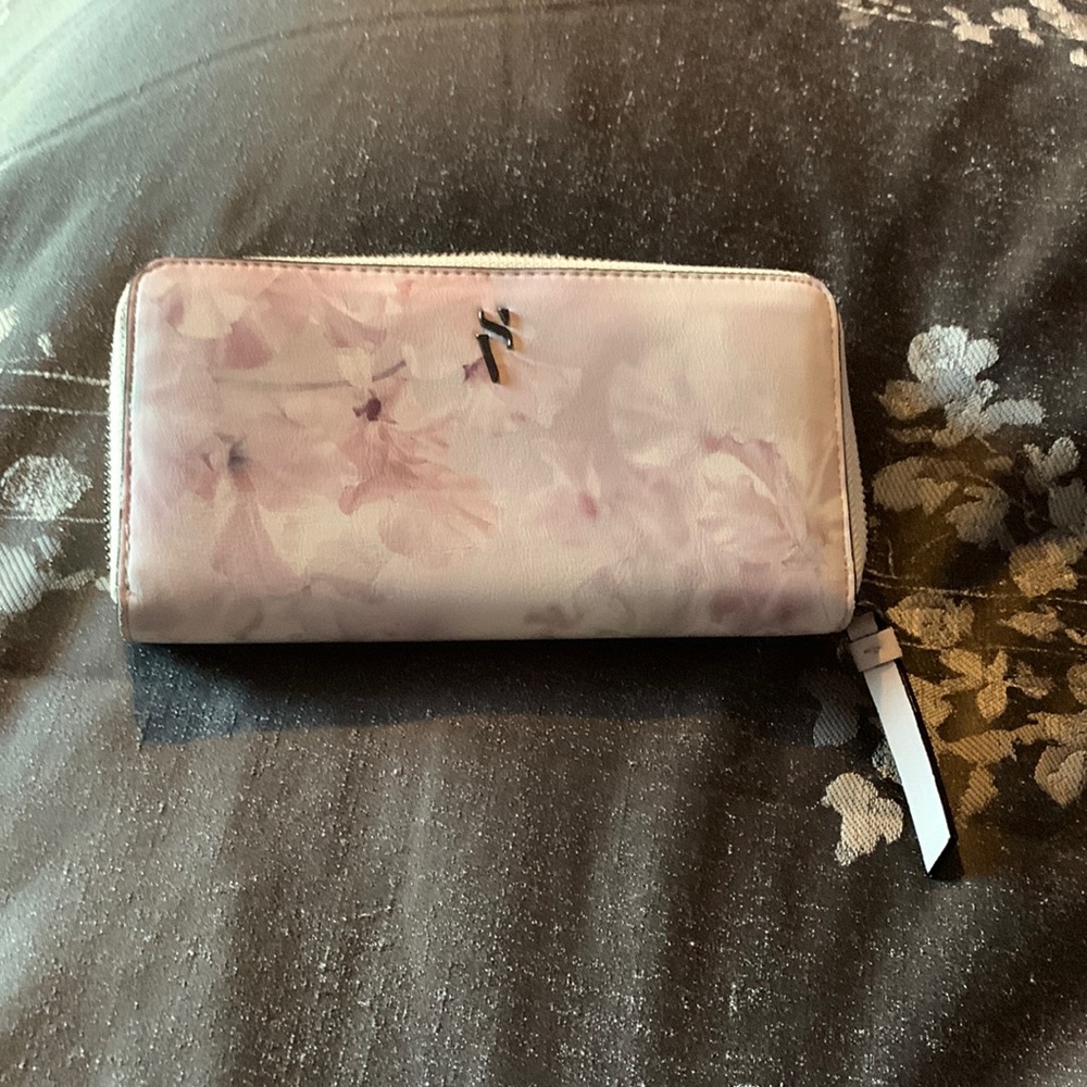 Iike new simply Vera wang wallet